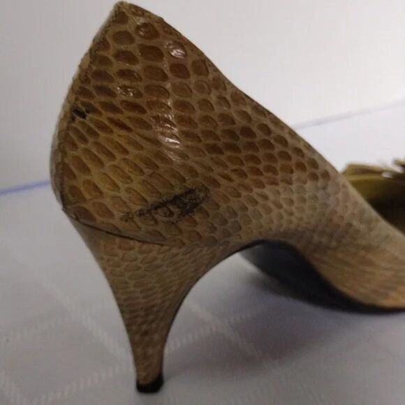 Vintage J Renee Champagne Snakeskin Floral Flower Rosette Pumps 8M Heels! - Picture 10 of 16